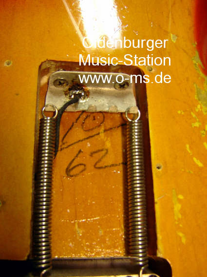 Fender_Stratocaster_1962_sunburst_body date.jpg